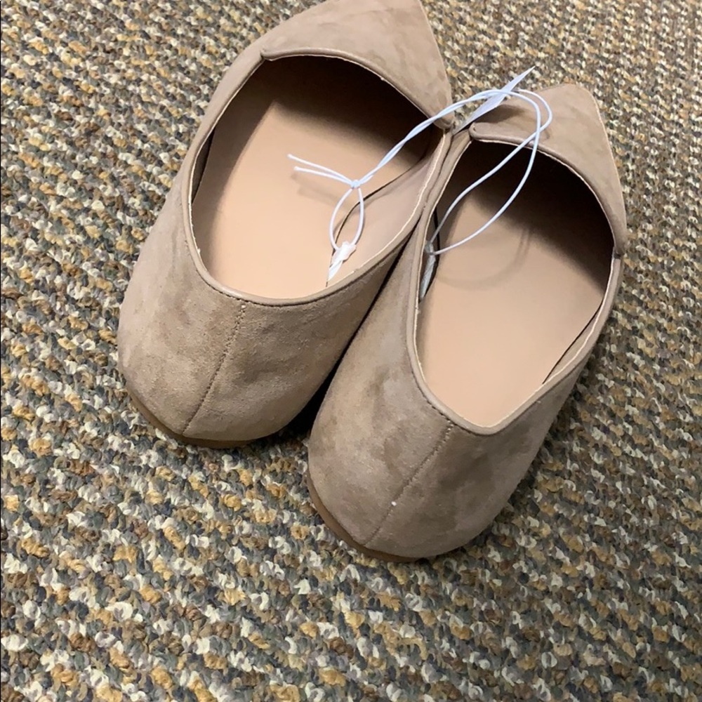Tan Flats - Picture 3 of 5